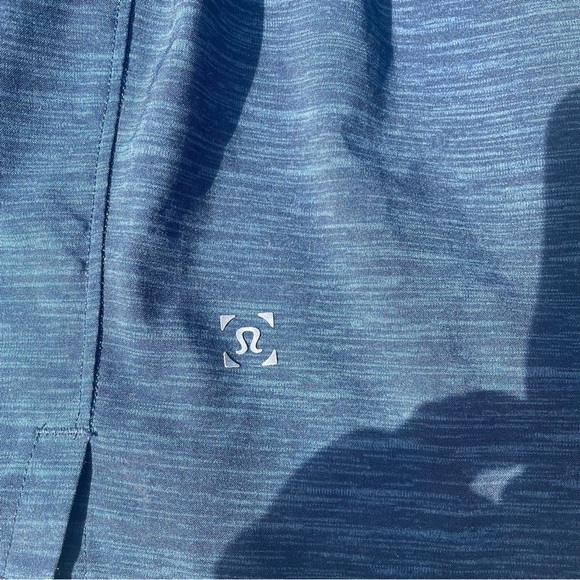 Lululemon T.H.E 7” linerless shorts Size M Heathered Blue - Picture 4 of 9